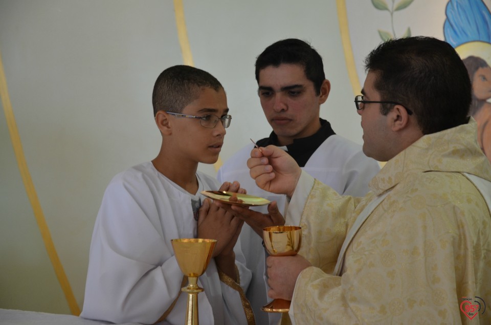 Paróquia N.S. Carmo realiza 1ª comunhão com mais de 50 jovens