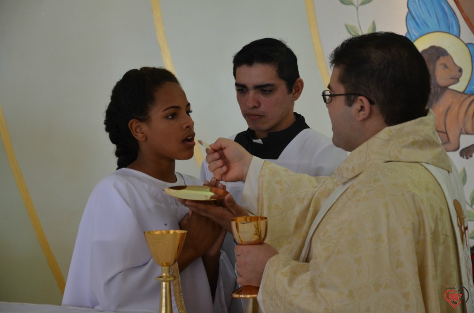 Paróquia N.S. Carmo realiza 1ª comunhão com mais de 50 jovens