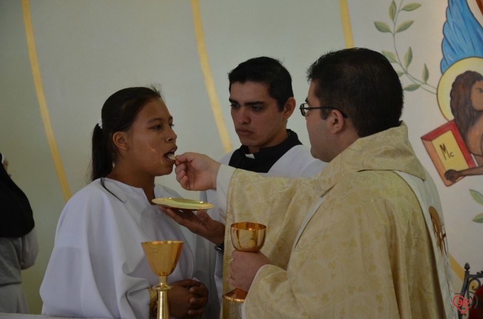 Paróquia N.S. Carmo realiza 1ª comunhão com mais de 50 jovens