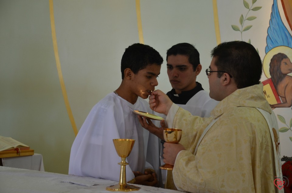 Paróquia N.S. Carmo realiza 1ª comunhão com mais de 50 jovens