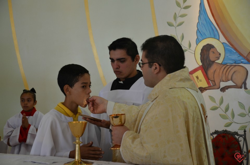 Paróquia N.S. Carmo realiza 1ª comunhão com mais de 50 jovens