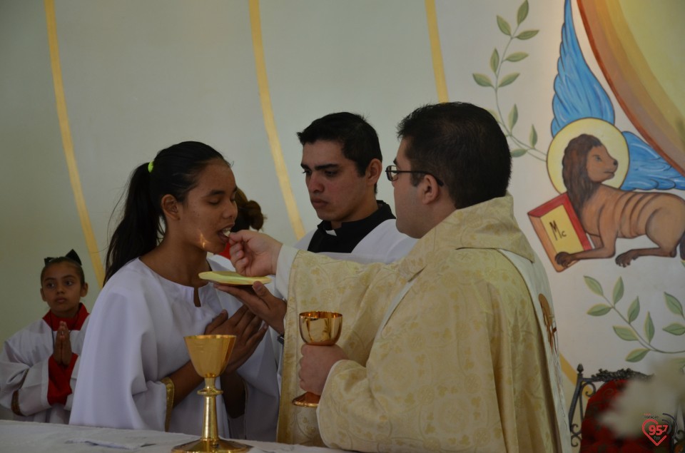 Paróquia N.S. Carmo realiza 1ª comunhão com mais de 50 jovens