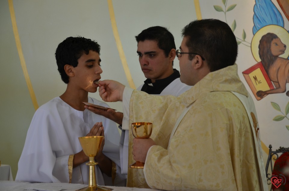 Paróquia N.S. Carmo realiza 1ª comunhão com mais de 50 jovens