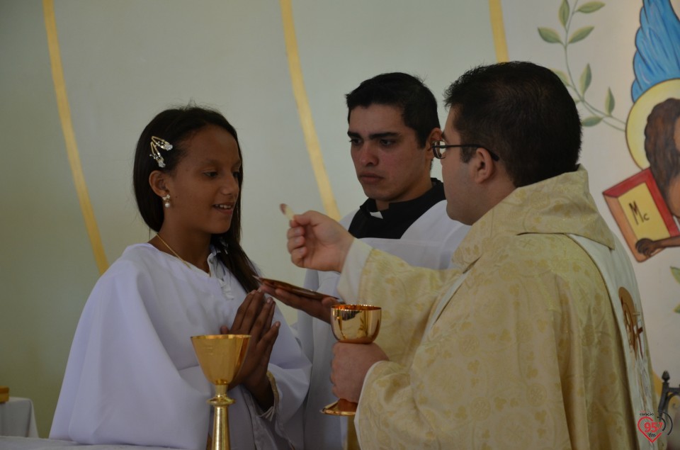 Paróquia N.S. Carmo realiza 1ª comunhão com mais de 50 jovens