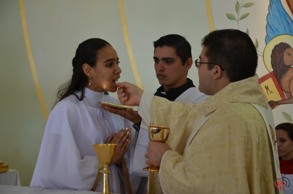 Paróquia N.S. Carmo realiza 1ª comunhão com mais de 50 jovens