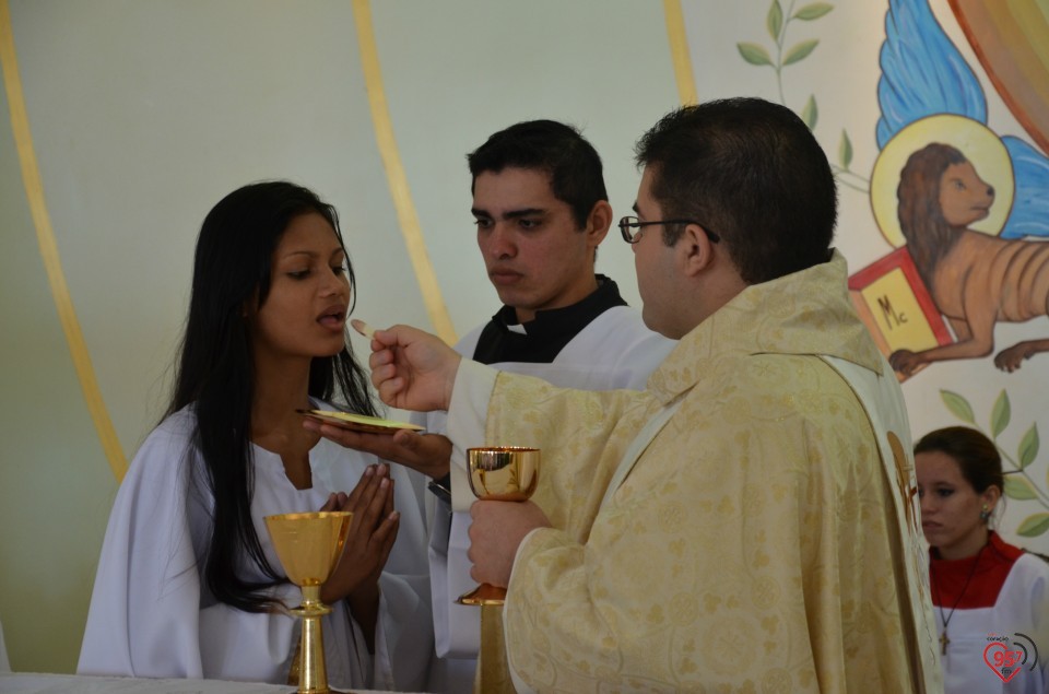 Paróquia N.S. Carmo realiza 1ª comunhão com mais de 50 jovens