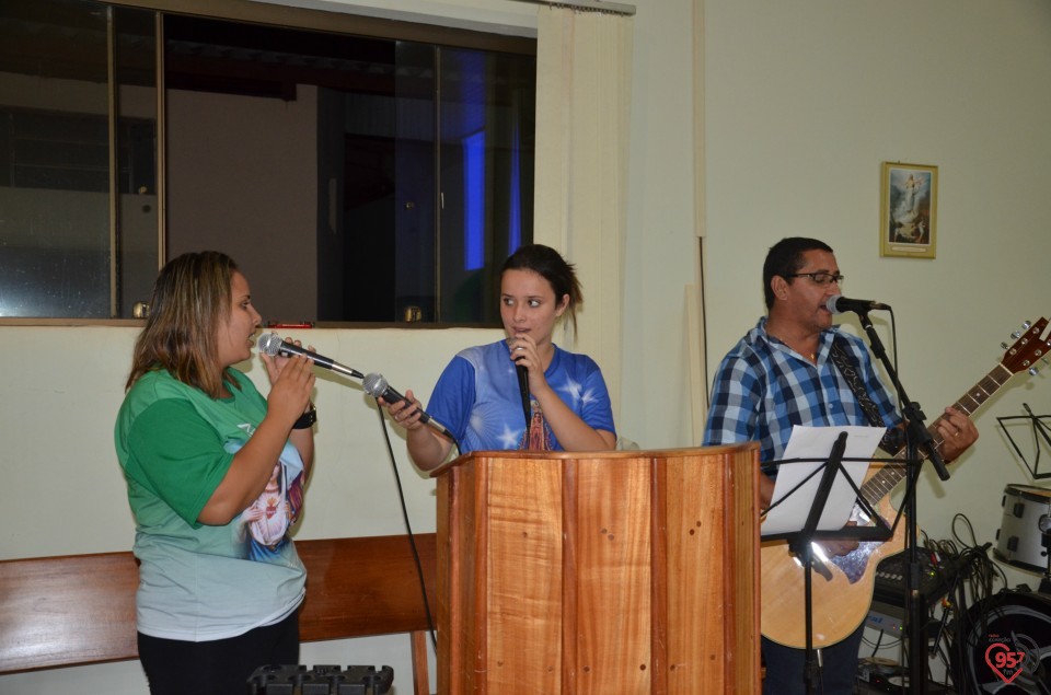 Grupo de Oração da Vila Formosa recebe integrantes da Rádio Coração FM