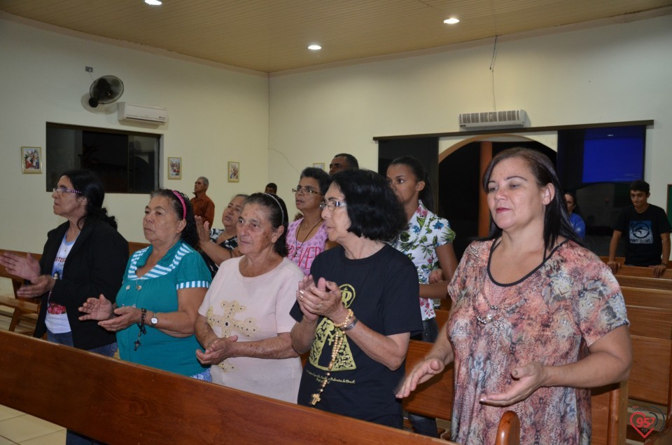 Grupo de Oração da Vila Formosa recebe integrantes da Rádio Coração FM