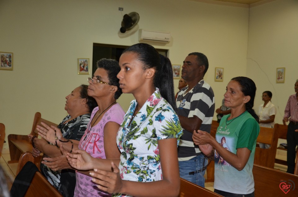 Grupo de Oração da Vila Formosa recebe integrantes da Rádio Coração FM