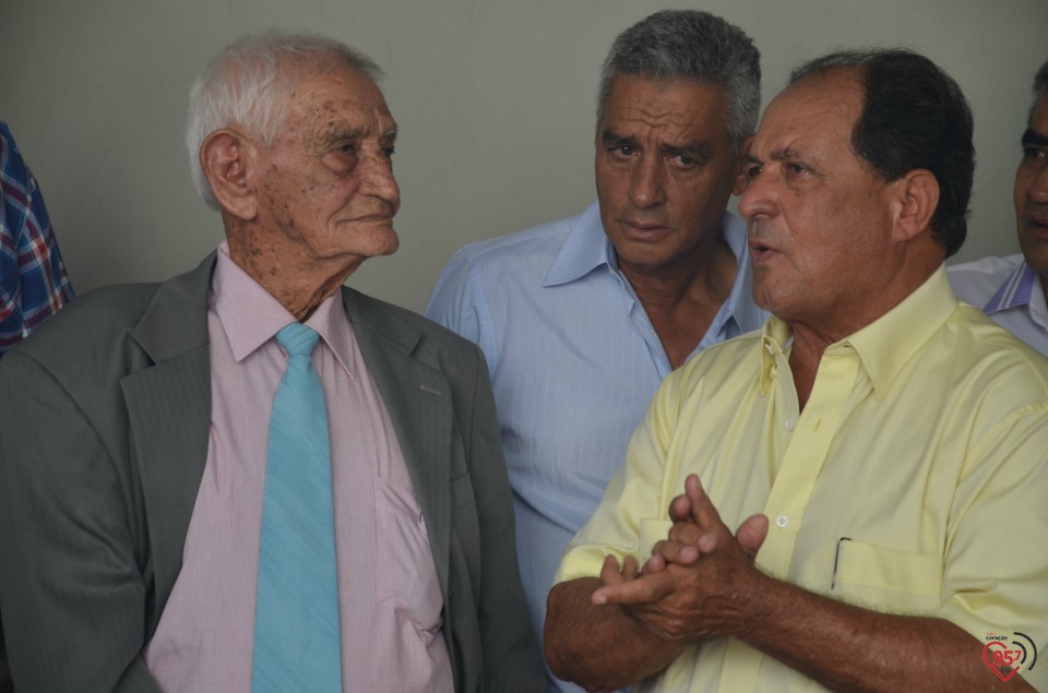 Osmar Caires inaugura edificío em homenagem ao pai, Joaquim Caires