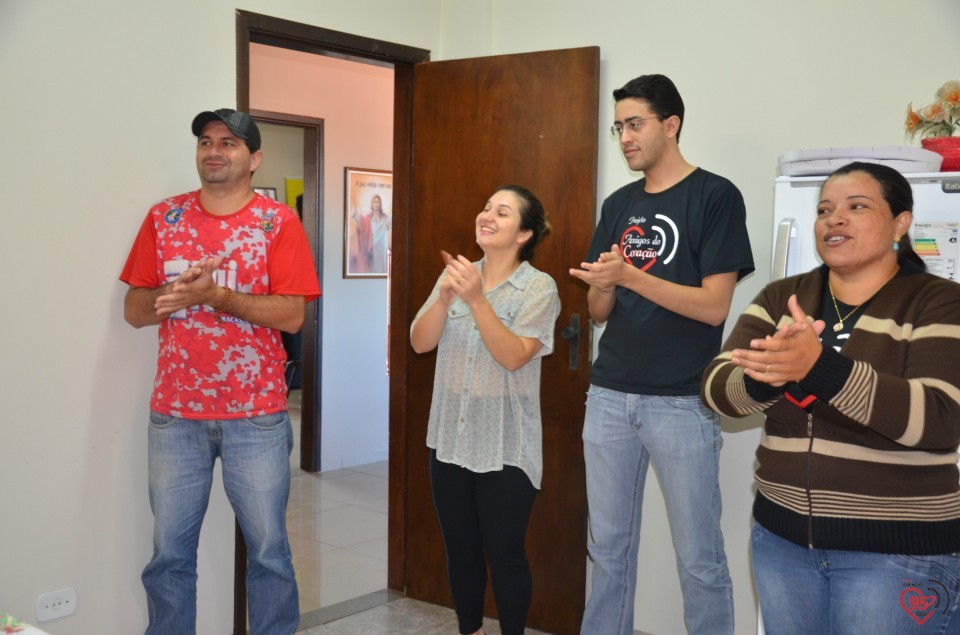 Colegas parabenizam aniversariantes da Rádio Coração