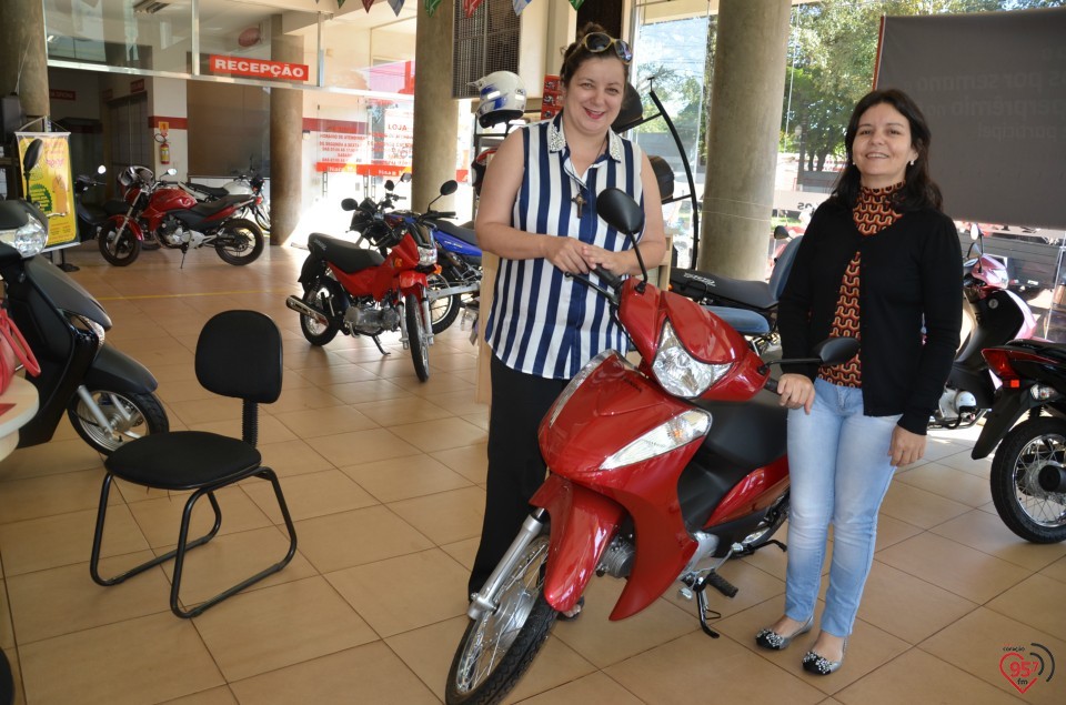 Rádio Coração entrega premiação do Show de prêmios 'Mãe, amigas do Coração'.