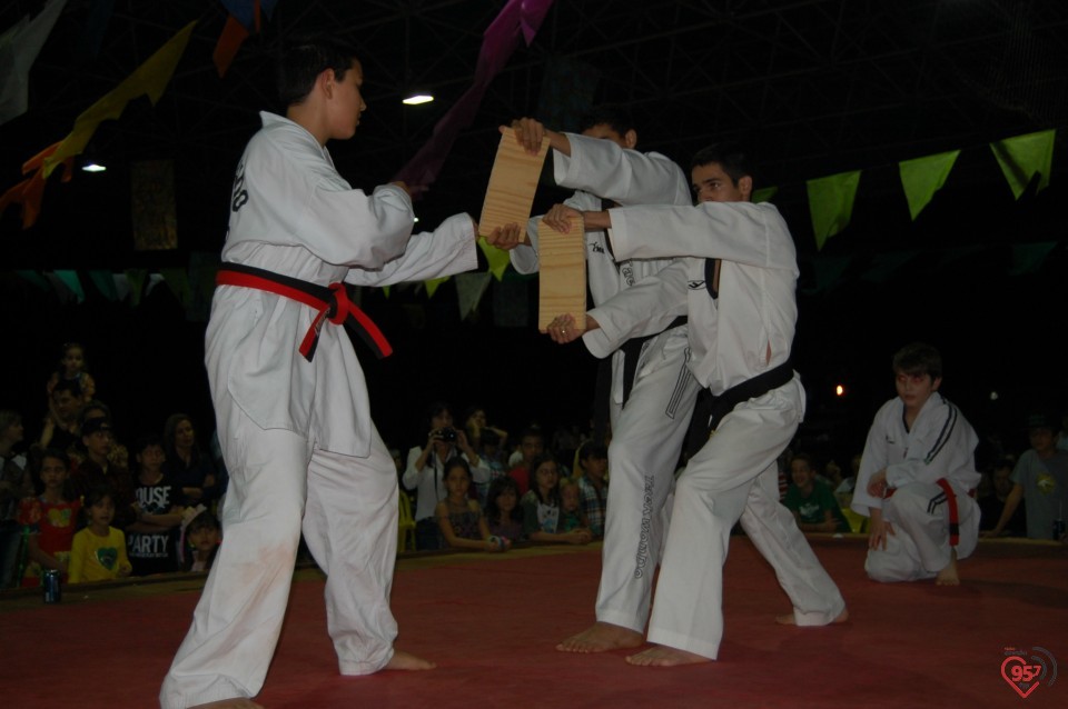 Grande público prestigia tradicional festa Junina da EIC