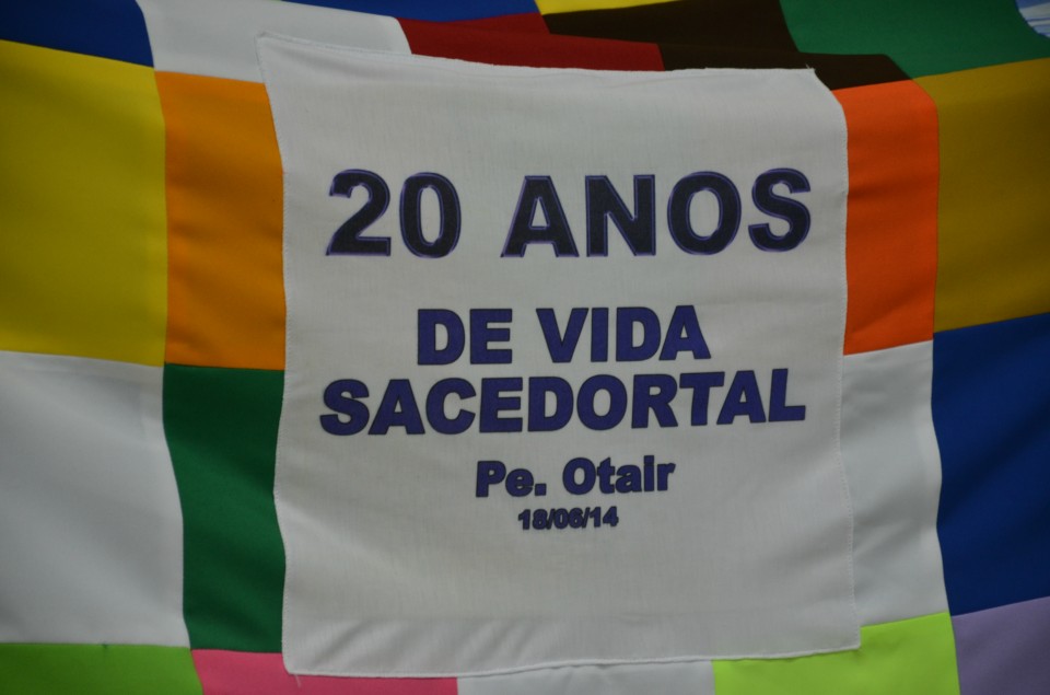 Padre Otair : 20 anos de sacerdócio com muitas homenagens