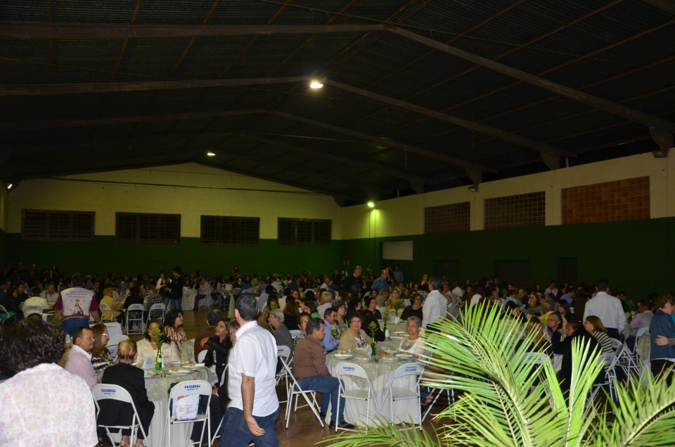 Padre Otair : 20 anos de sacerdócio com muitas homenagens
