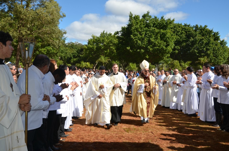Milhares de fiéis prestigiam 15ª romaria do Sagrado Coração de Jesus