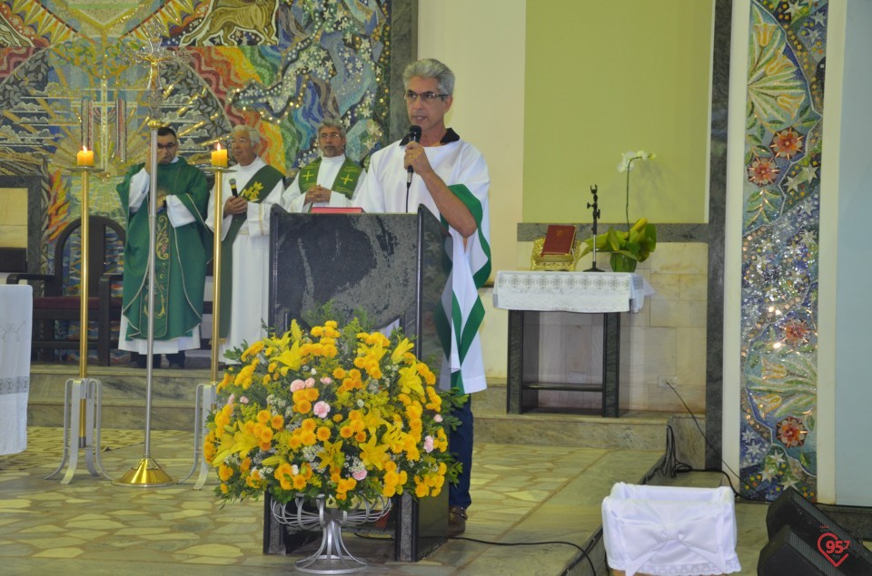 Missa mensal das ENS e em homenagens aos padres na Catedral de Dourados