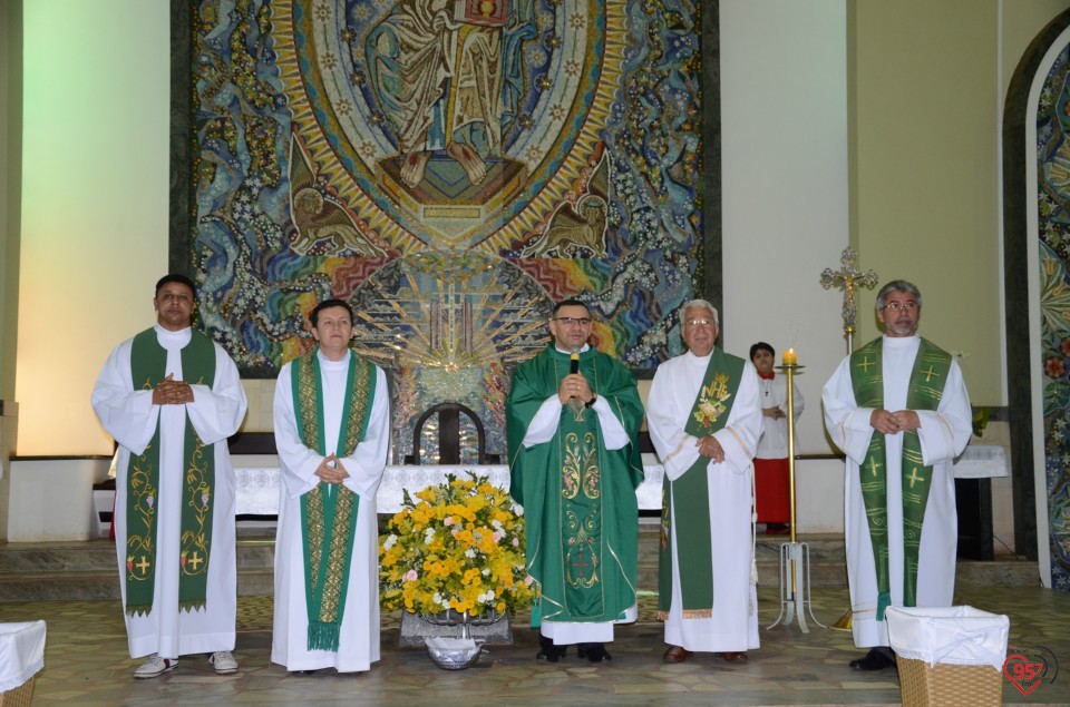 Missa mensal das ENS e em homenagens aos padres na Catedral de Dourados