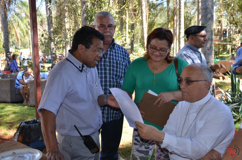Padre Gregório comemora mais um ano de vida e recebe o carinho dos amigos