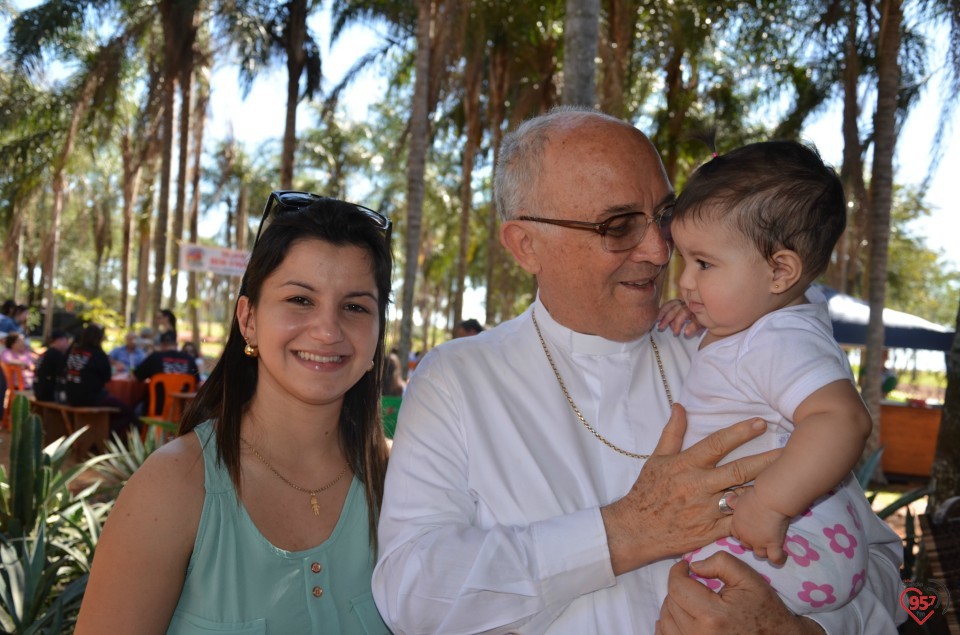 Padre Gregório comemora mais um ano de vida e recebe o carinho dos amigos