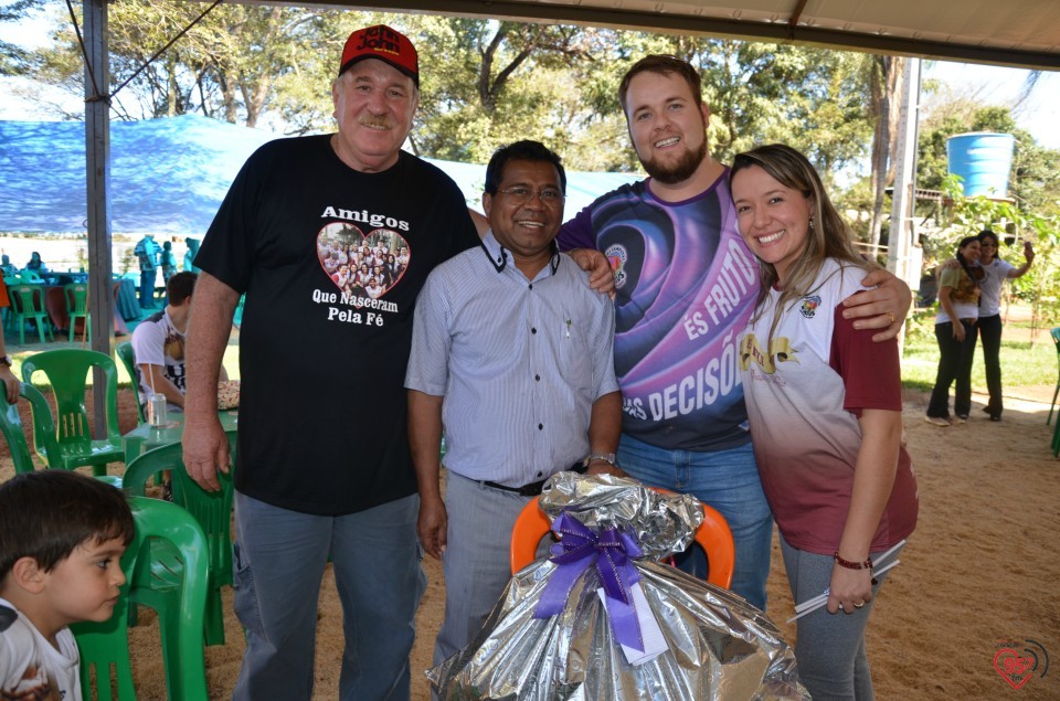 Padre Gregório comemora mais um ano de vida e recebe o carinho dos amigos