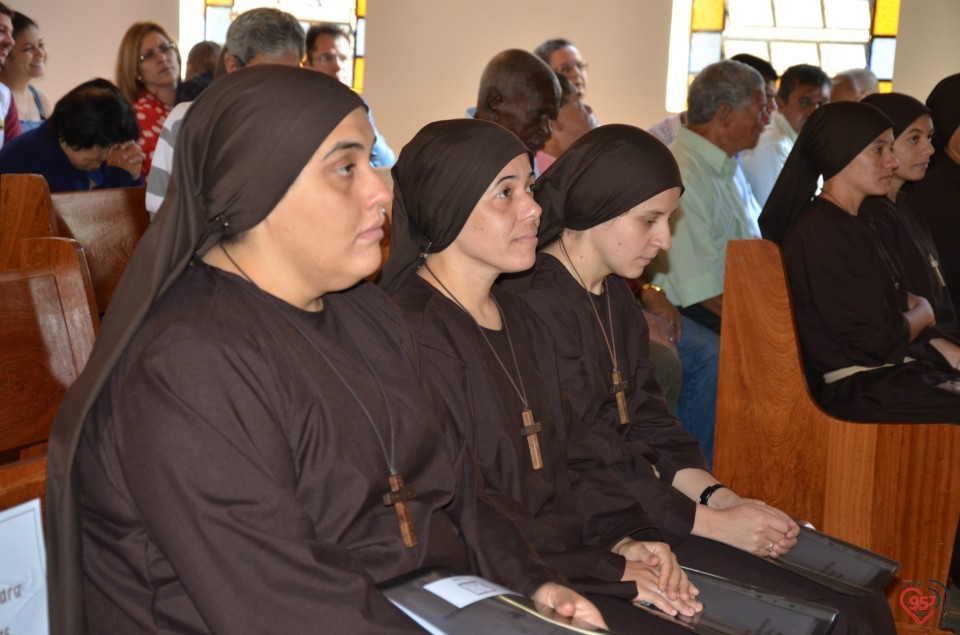 Missa de renovação dos votos evangélicos das irmãs da Toca de Assis