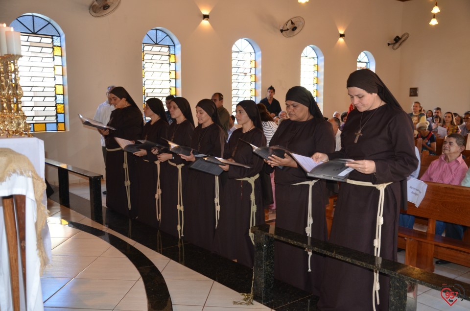 Missa de renovação dos votos evangélicos das irmãs da Toca de Assis