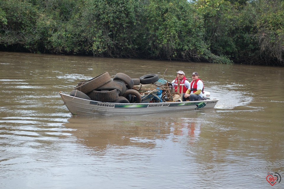 Dia C - Operação conjunta retira 1.700 Kg de lixo de rio do MS