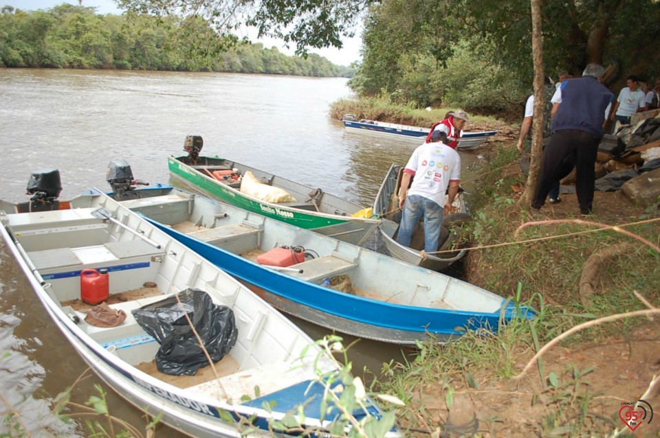 Dia C - Operação conjunta retira 1.700 Kg de lixo de rio do MS