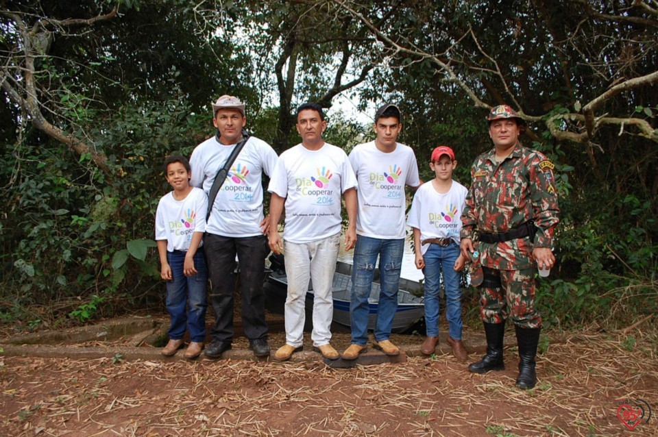 Dia C - Operação conjunta retira 1.700 Kg de lixo de rio do MS
