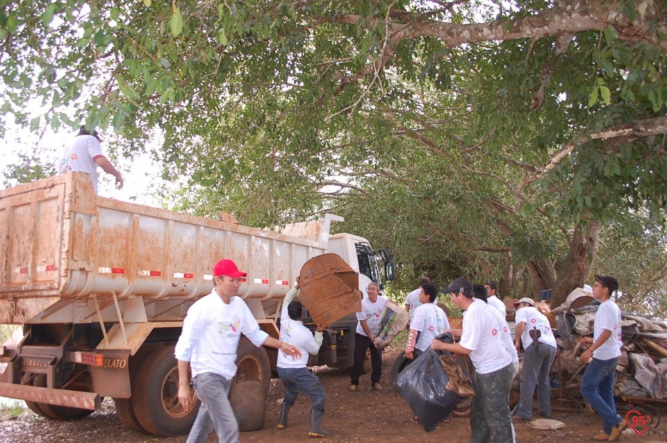 Dia C - Operação conjunta retira 1.700 Kg de lixo de rio do MS