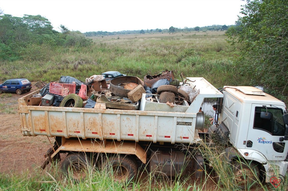 Dia C - Operação conjunta retira 1.700 Kg de lixo de rio do MS