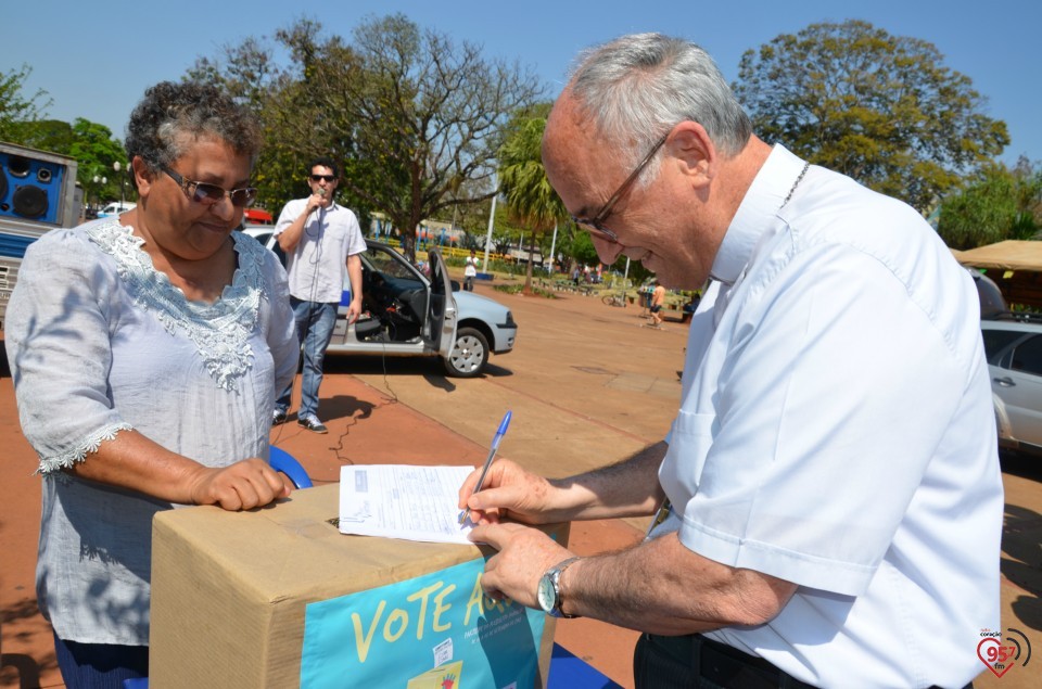 Dom Redovino deixa seu voto no plebiscito Popular Constituinte