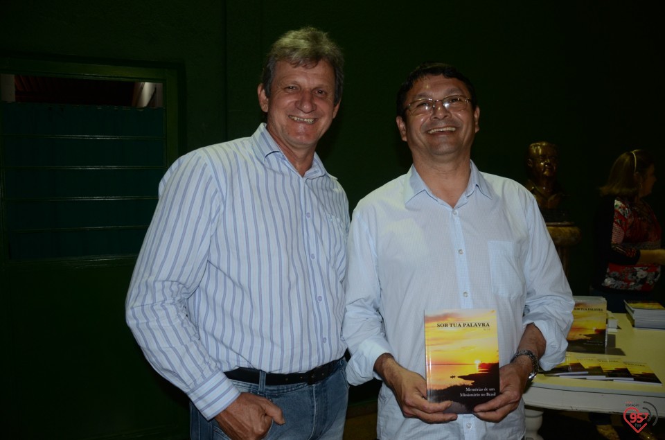 Lançamento de biografia de dom Alberto reúne fiéis e amigos no CEIA