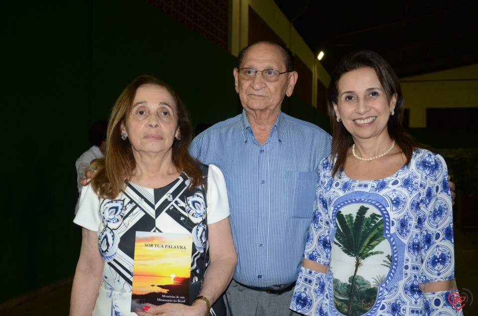 Lançamento de biografia de dom Alberto reúne fiéis e amigos no CEIA