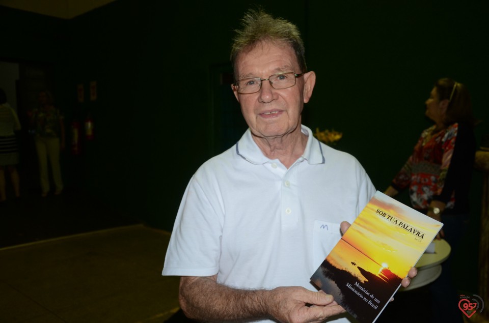 Lançamento de biografia de dom Alberto reúne fiéis e amigos no CEIA