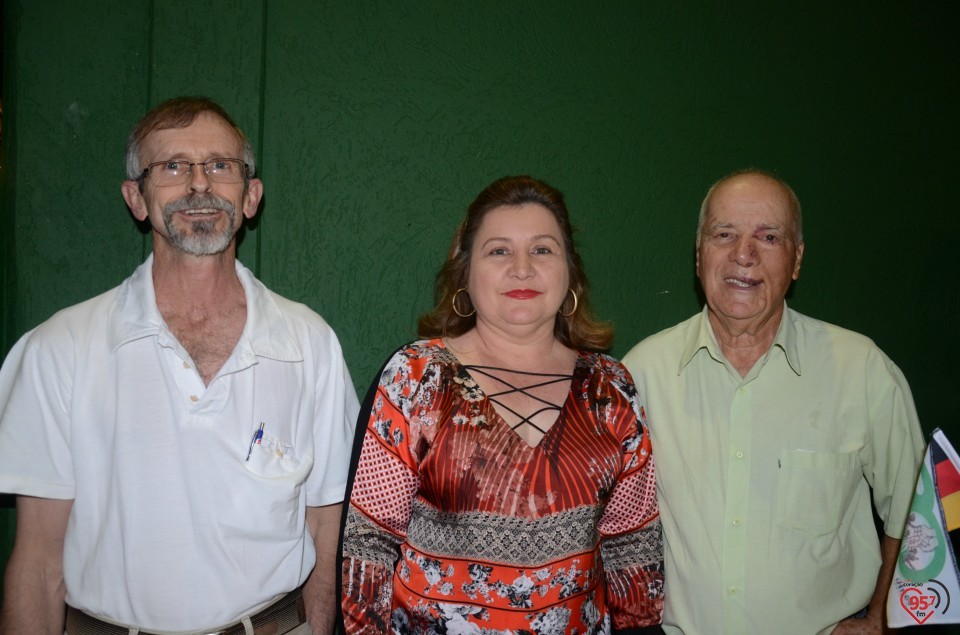 Lançamento de biografia de dom Alberto reúne fiéis e amigos no CEIA