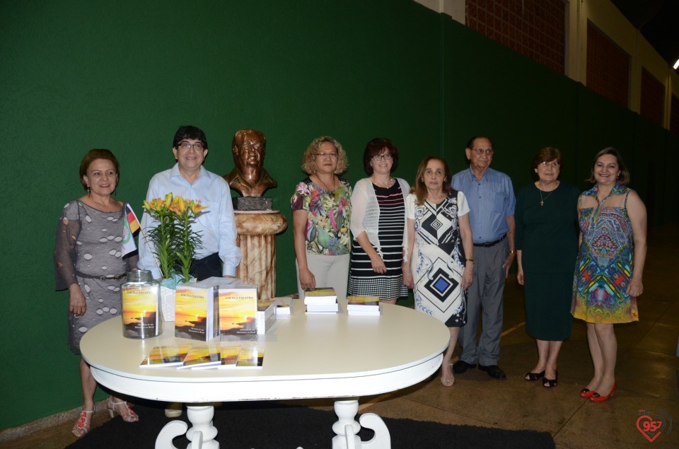 Lançamento de biografia de dom Alberto reúne fiéis e amigos no CEIA