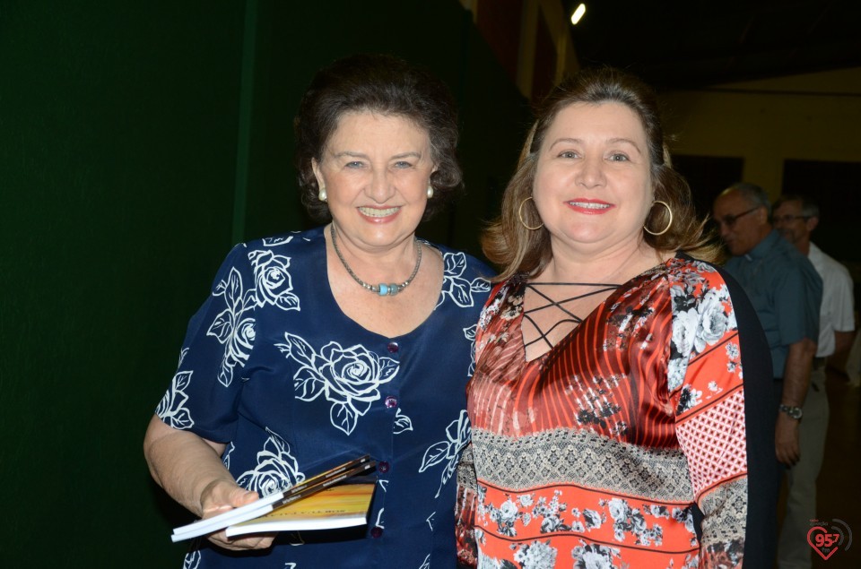 Lançamento de biografia de dom Alberto reúne fiéis e amigos no CEIA