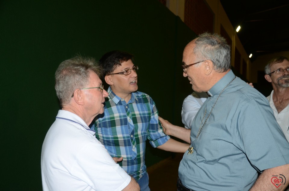 Lançamento de biografia de dom Alberto reúne fiéis e amigos no CEIA