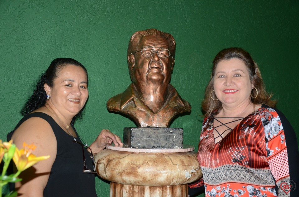 Lançamento de biografia de dom Alberto reúne fiéis e amigos no CEIA