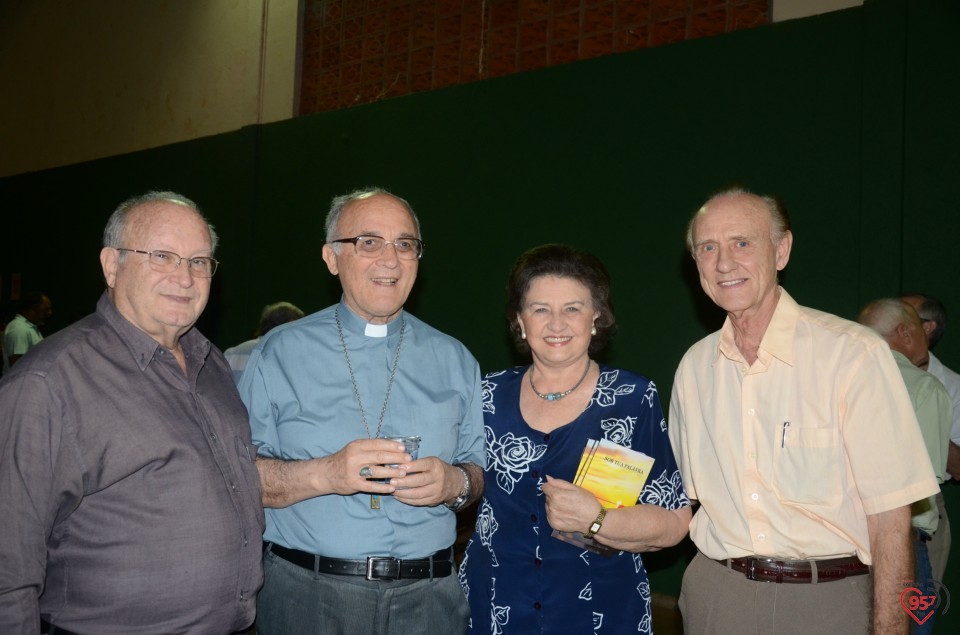 Lançamento de biografia de dom Alberto reúne fiéis e amigos no CEIA