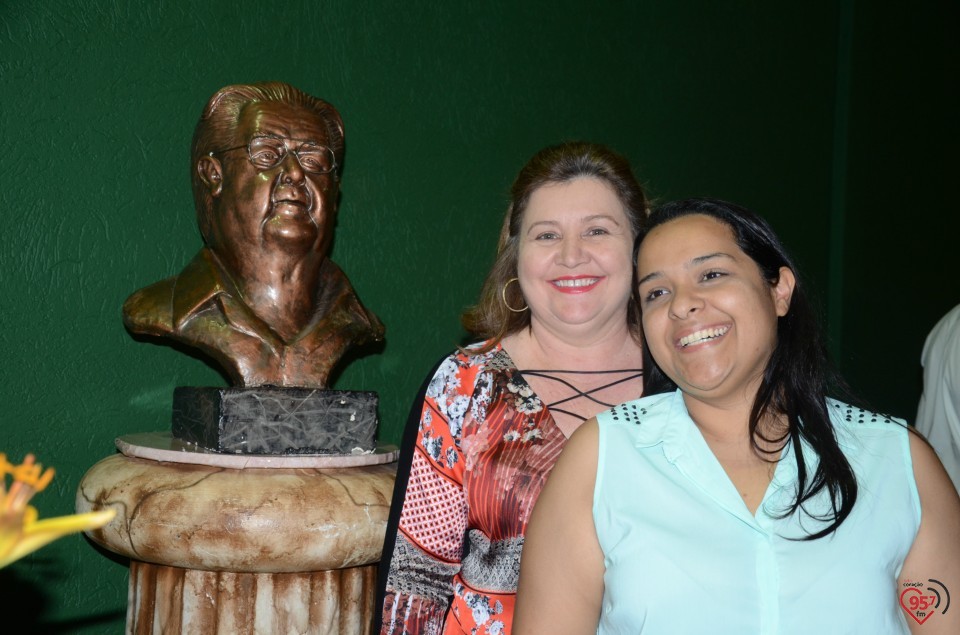 Lançamento de biografia de dom Alberto reúne fiéis e amigos no CEIA