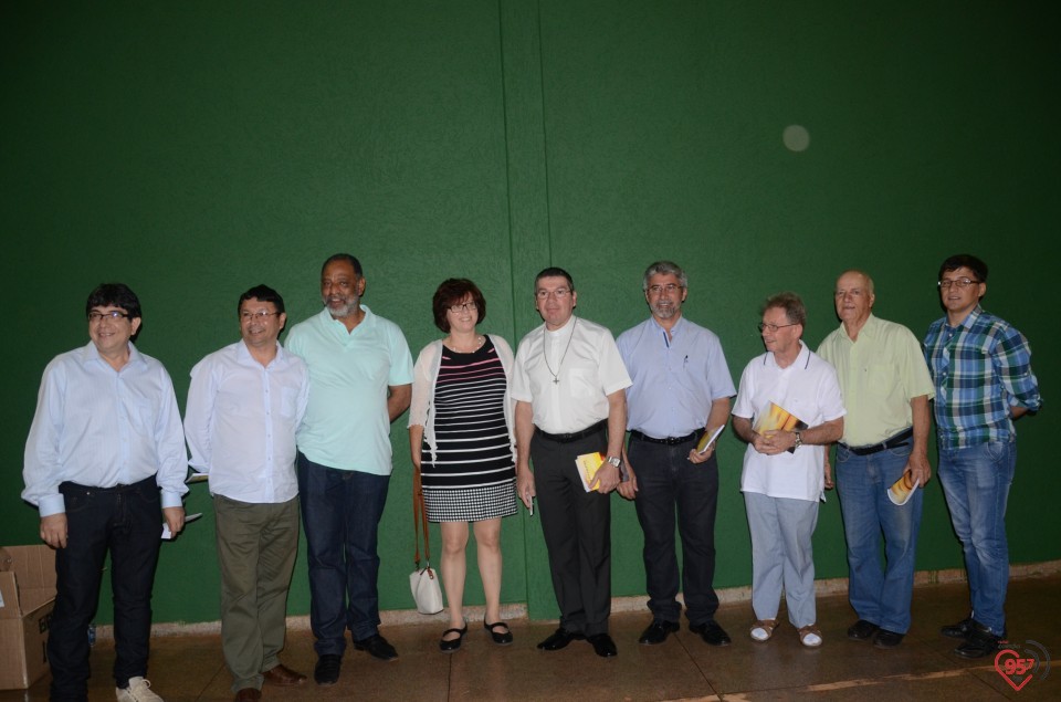 Lançamento de biografia de dom Alberto reúne fiéis e amigos no CEIA