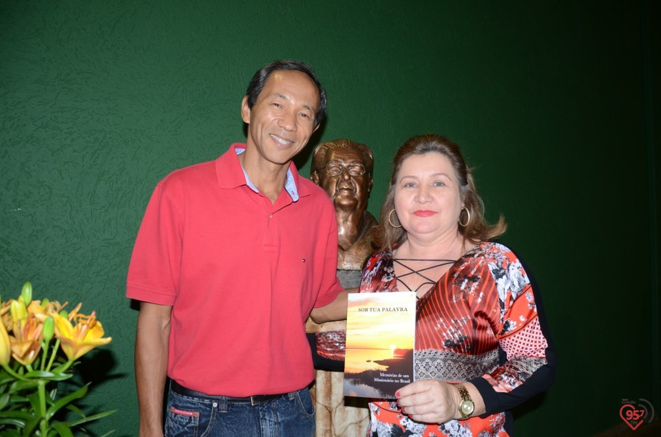 Lançamento de biografia de dom Alberto reúne fiéis e amigos no CEIA