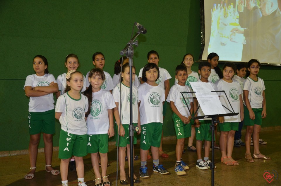 Lançamento de biografia de dom Alberto reúne fiéis e amigos no CEIA
