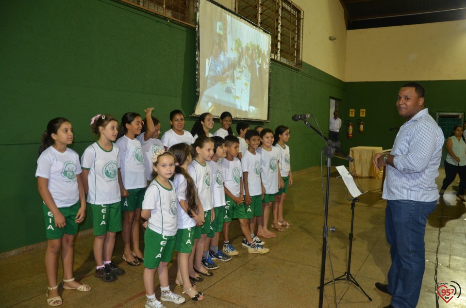 Lançamento de biografia de dom Alberto reúne fiéis e amigos no CEIA