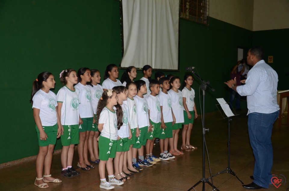 Lançamento de biografia de dom Alberto reúne fiéis e amigos no CEIA