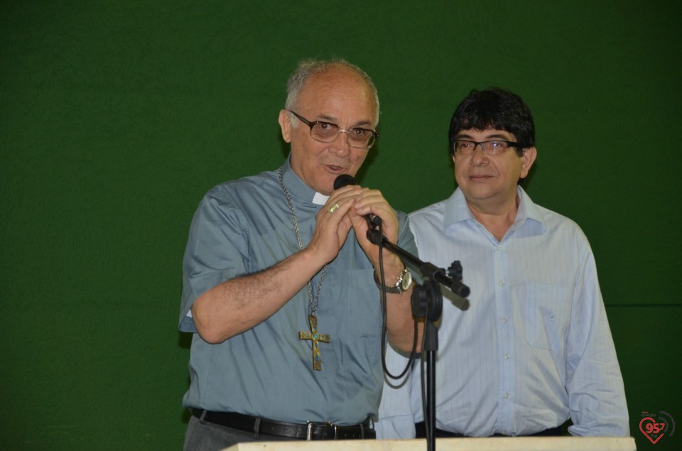 Lançamento de biografia de dom Alberto reúne fiéis e amigos no CEIA