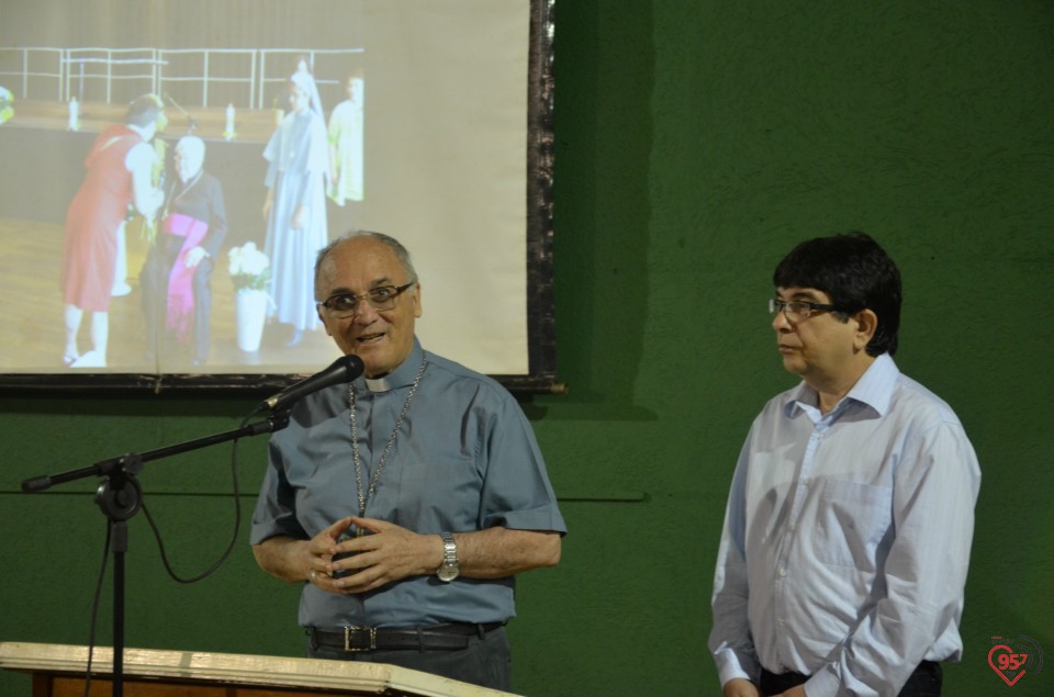 Lançamento de biografia de dom Alberto reúne fiéis e amigos no CEIA